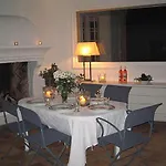 Elegant Flat Central Saint Tropez With Terrace