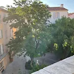 Elegant Flat Central Saint Tropez With Terrace